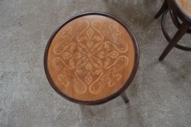 (L-686) Viinitoolid, taburetid, 4 tk komplektis