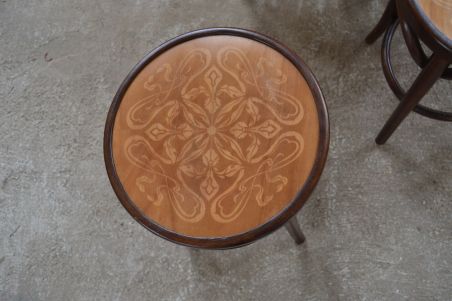 (L-686) Viinitoolid, taburetid, 4 tk komplektis