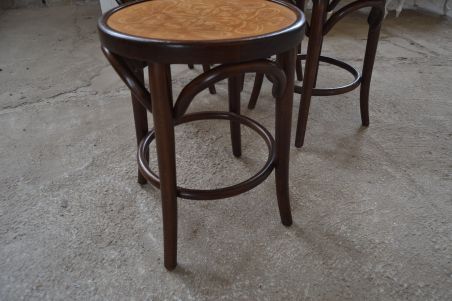 (L-686) Viinitoolid, taburetid, 4 tk komplektis