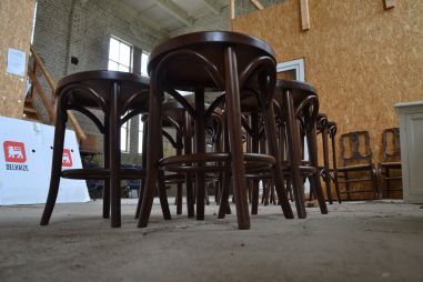 (L-686) Viinitoolid, taburetid, 4 tk komplektis