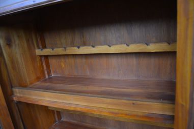 (L-688) Puhvetkapp, veinikapp