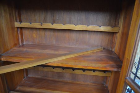 (L-688) Puhvetkapp, veinikapp