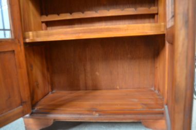 (L-688) Puhvetkapp, veinikapp