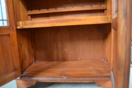 (L-688) Puhvetkapp, veinikapp