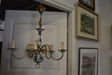 (n-7149) Sinise dekooriga kotkaga portselanist laelamp