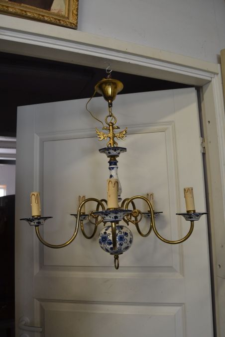 (n-7149) Sinise dekooriga kotkaga portselanist laelamp