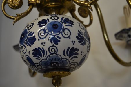 (n-7149) Sinise dekooriga kotkaga portselanist laelamp