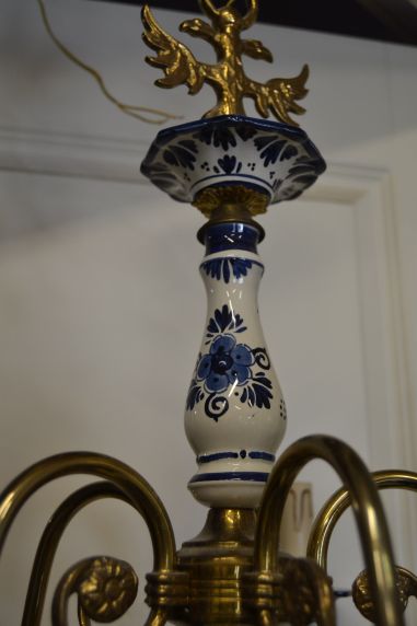 (n-7149) Sinise dekooriga kotkaga portselanist laelamp