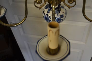 (n-7149) Sinise dekooriga kotkaga portselanist laelamp