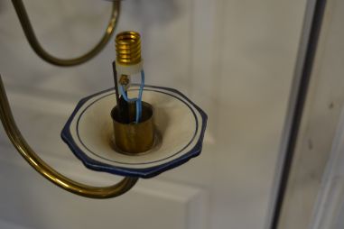 (n-7149) Sinise dekooriga kotkaga portselanist laelamp