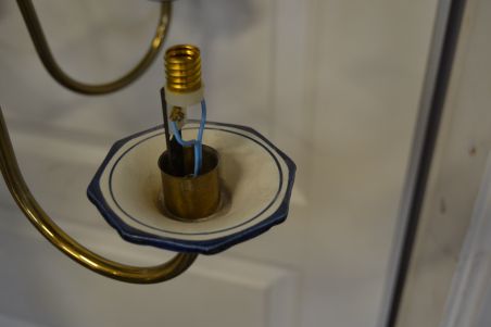 (n-7149) Sinise dekooriga kotkaga portselanist laelamp