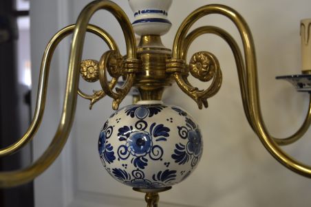 (n-7149) Sinise dekooriga kotkaga portselanist laelamp