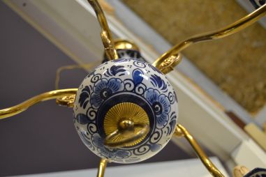 (n-7149) Sinise dekooriga kotkaga portselanist laelamp