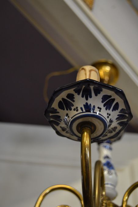 (n-7149) Sinise dekooriga kotkaga portselanist laelamp