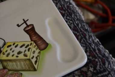 (n-7160)  Lõikelaud või juustualus, keraamika