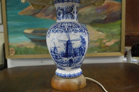 (n-7166) Veskiga suurem laualamp