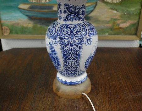 (n-7166) Veskiga suurem laualamp