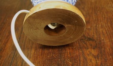 (n-7166) Veskiga suurem laualamp