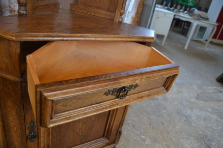 (L-703/1) Riiuliga nurgakapp