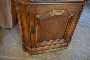 (L-703/1) Riiuliga nurgakapp