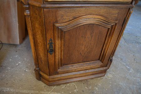 (L-703/1) Riiuliga nurgakapp