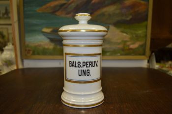 (n-7173) Portselanist  apteegitoos kaanega