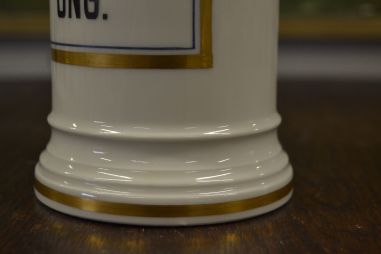 (n-7173) Portselanist  apteegitoos kaanega