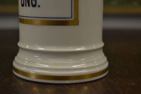 (n-7173) Portselanist  apteegitoos kaanega