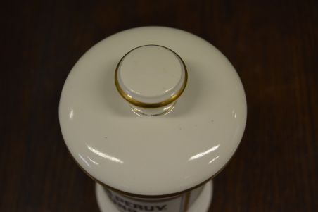 (n-7173) Portselanist  apteegitoos kaanega