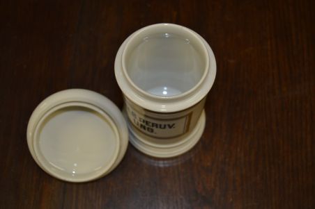 (n-7173) Portselanist  apteegitoos kaanega