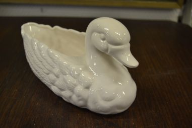 (n-7175) Delft, valge pardikujuline vaas/ Kauss