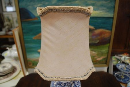 (n-7166) Veskiga suurem laualamp