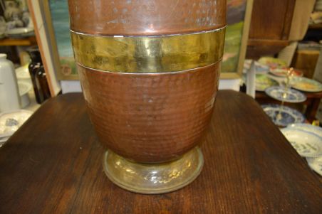 (n-7214) Mecap, suur kahevärviline metallist veenõu/ vihmavarjuhoidik