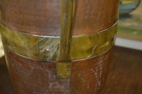 (n-7214) Mecap, suur kahevärviline metallist veenõu/ vihmavarjuhoidik