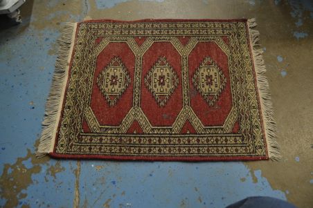 (V-127) Väiksem vaip 0,5x 0,6 m