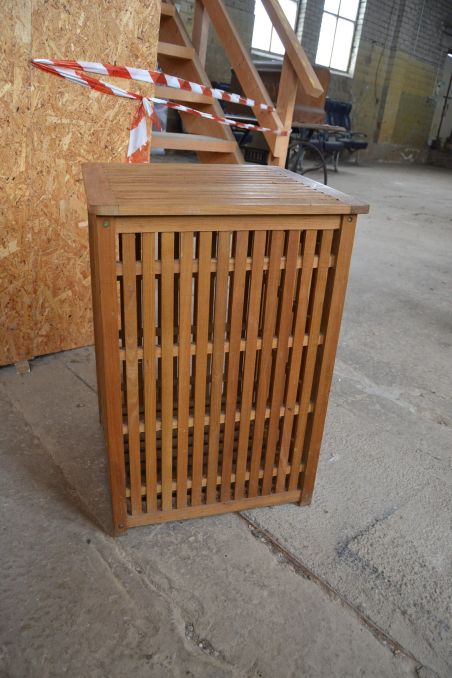 (n-7310) Puidust kast- pesukorv