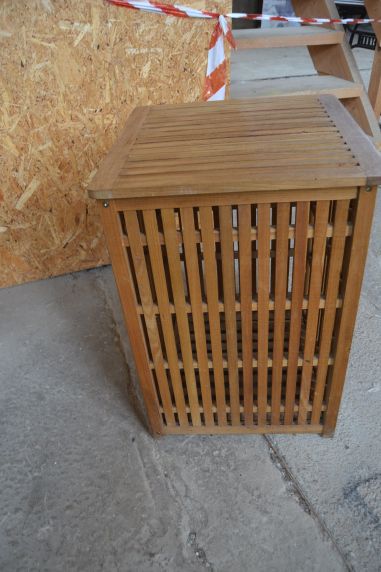 (n-7310) Puidust kast- pesukorv