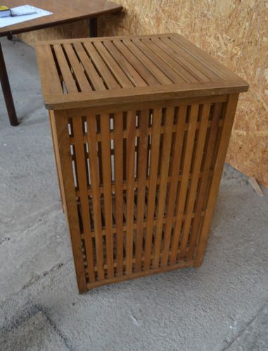 (n-7310) Puidust kast- pesukorv