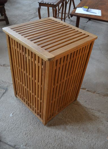 (n-7310) Puidust kast- pesukorv