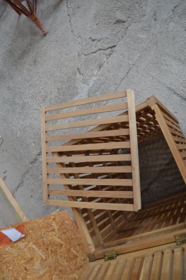 (n-7310) Puidust kast- pesukorv