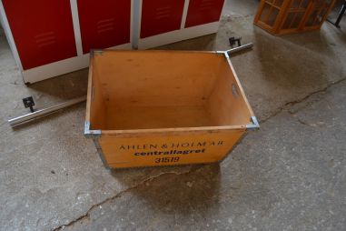 (n-7320) Vanem vineerist kaubakast