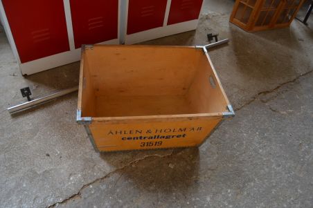 (n-7320) Vanem vineerist kaubakast