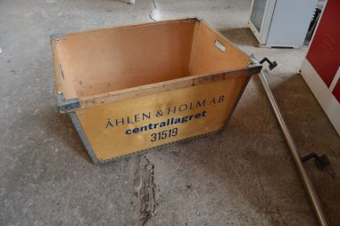 (n-7320) Vanem vineerist kaubakast