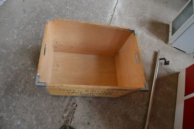 (n-7320) Vanem vineerist kaubakast