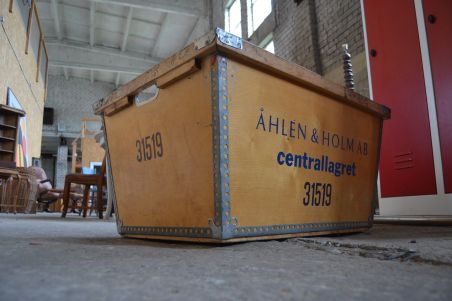 (n-7320) Vanem vineerist kaubakast