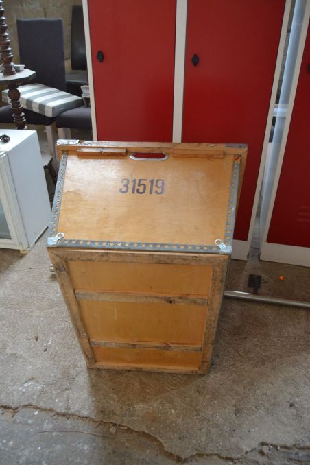 (n-7320) Vanem vineerist kaubakast