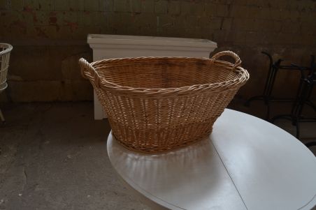 (n-7336) Punutud suurem korv (n-7336) Punutud suurem korv