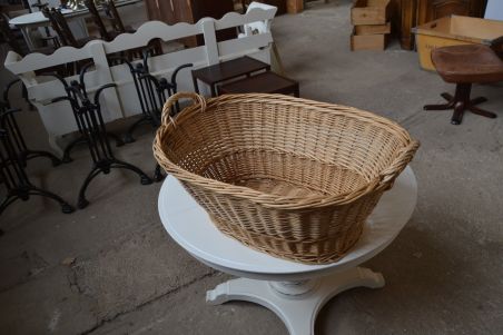 (n-7336) Punutud suurem korv (n-7336) Punutud suurem korv