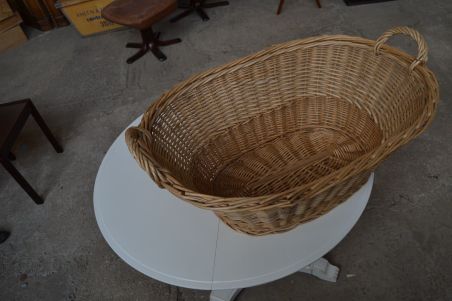 (n-7336) Punutud suurem korv (n-7336) Punutud suurem korv