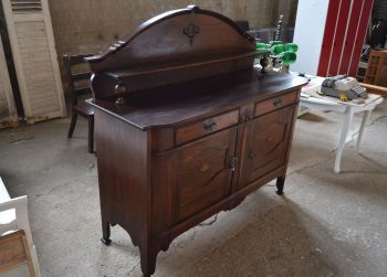 (n-7337) Suur võimas riiuliga kummut